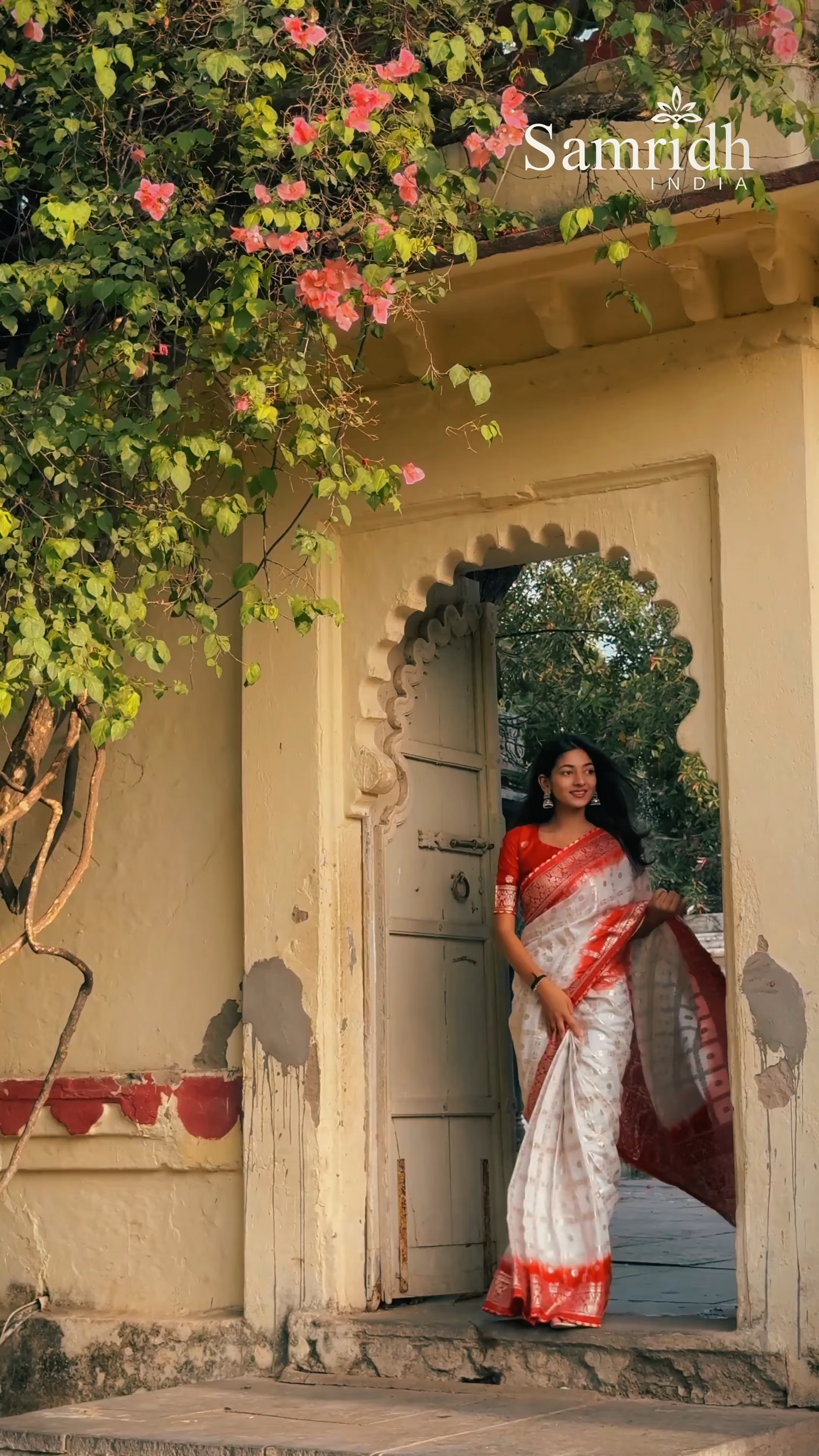 White Designer Weaving Jaquard Dola Silk